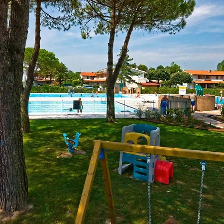 Charming Townhouse With A Shared Pool And Garden * Bibione