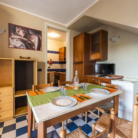 Charming Townhouse With A Shared Pool And Garden Apartamento Bibione
