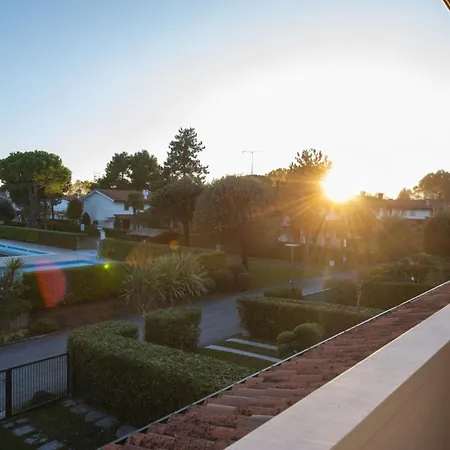 Apartamento Charming Townhouse With A Shared Pool And Garden *