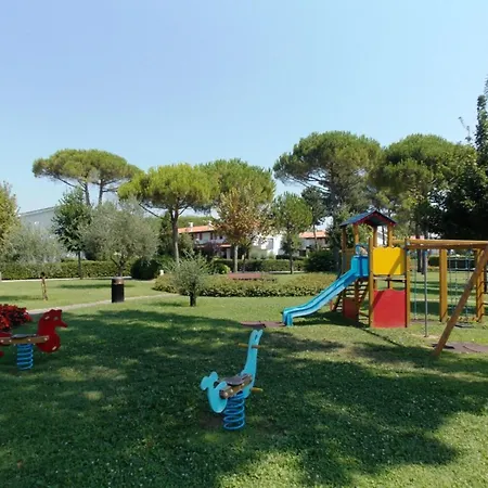Apartamento Charming Townhouse With A Shared Pool And Garden *
