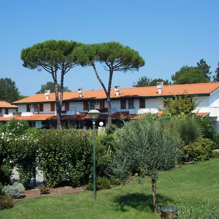 Charming Townhouse With A Shared Pool And Garden * بيبيوني