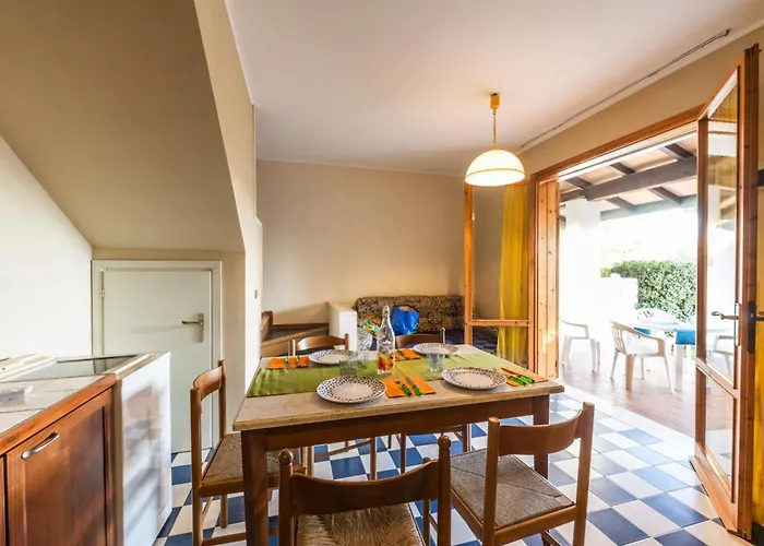 Apartment Charming Townhouse With A Shared Pool And Garden *