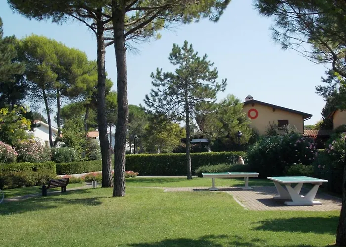 Apartment Charming Townhouse With A Shared Pool And Garden Bibione