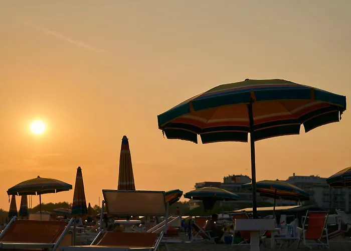 Charming Townhouse With A Shared Pool And Garden Apartment